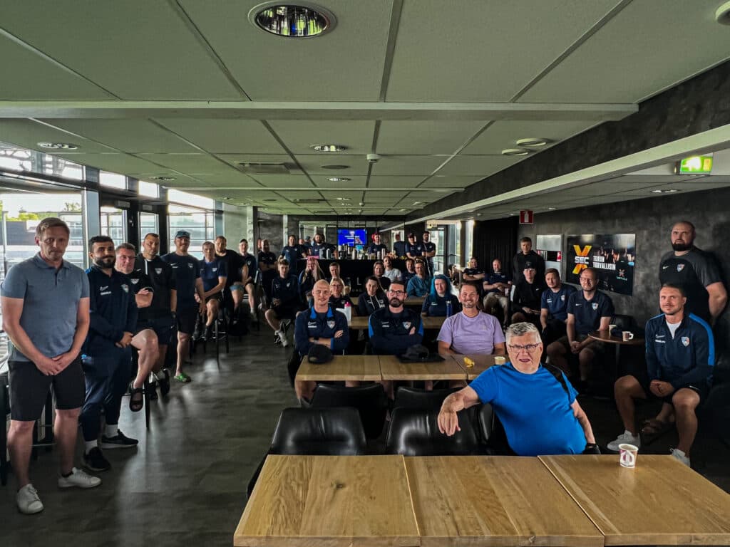 Juniorivalmentajien jaksokoulutus kokosi yhteen 40 innostunutta valmentajaa – mukana myös Vesa Vasara