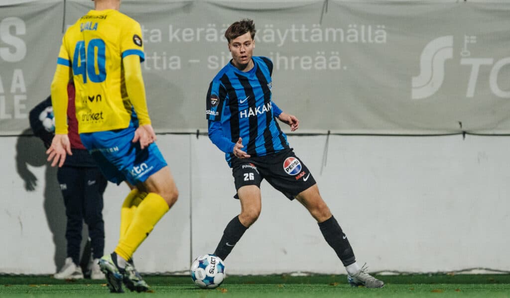 Nopea laitahyökkääjä Vilho Huovila on muuttanut jalkapallouran perässä jo yläkouluikäisenä – tutustu Inter-laituriin!