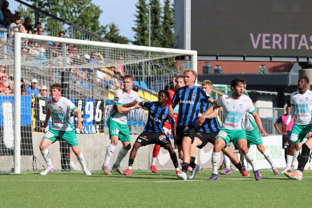 Koko perheen pelipäivään saapuu vieraita saarelta