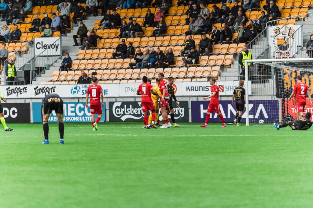 Inter jatkaa Veikkausliigan sarjakärkenä vahvalla esityksellä Seinäjoella!